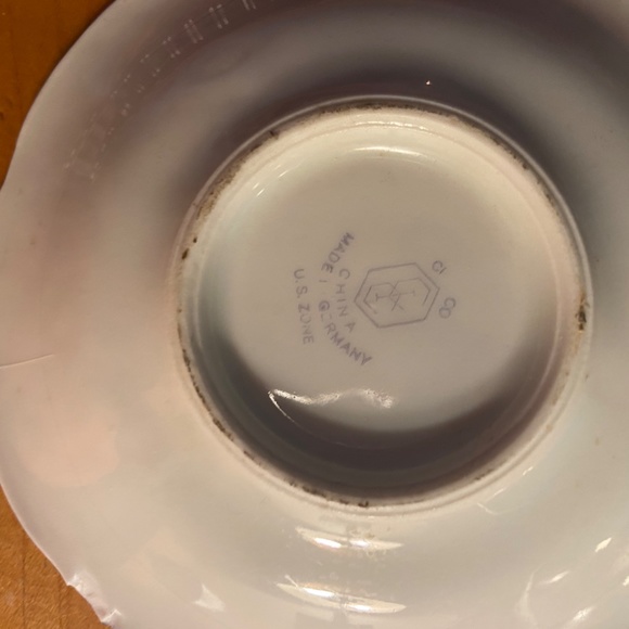 Vintage cup and saucer - Picture 2 of 3